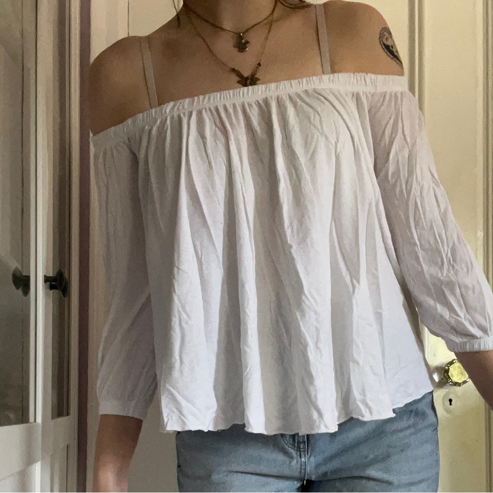 Truly Madly Deeply Flowy Off the Shoulder Three Quarter Sleeves Blouse! - Picture 2 of 5